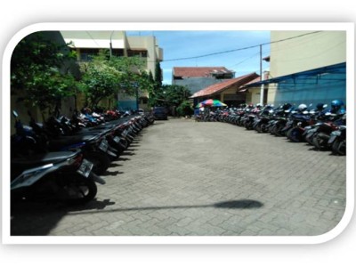 Parkir area gedung depan